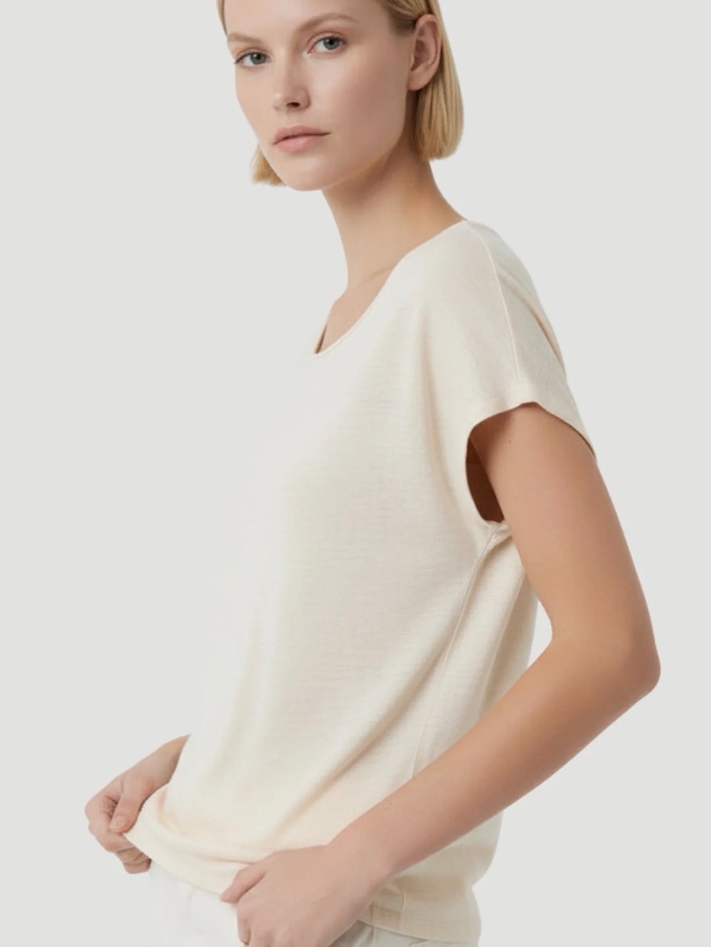 🆕Majestic Filatures Stretch Linen Vintage Cap Sleeve Crewneck in Ivoire